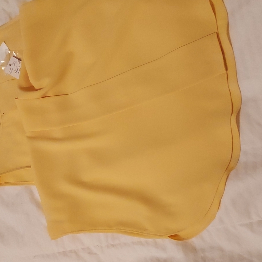 WHBM Yellow Pleated Shell - Picture 4 of 6